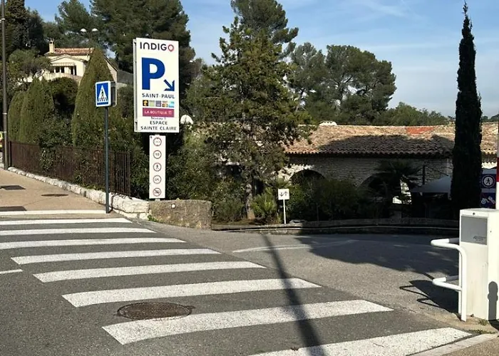 L'Elegante - Maison De Ville Avec Bains A Remous - Parking Inclus