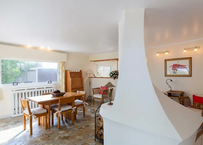 Haus Mit Garten Ueber Der Bucht Von Cannes